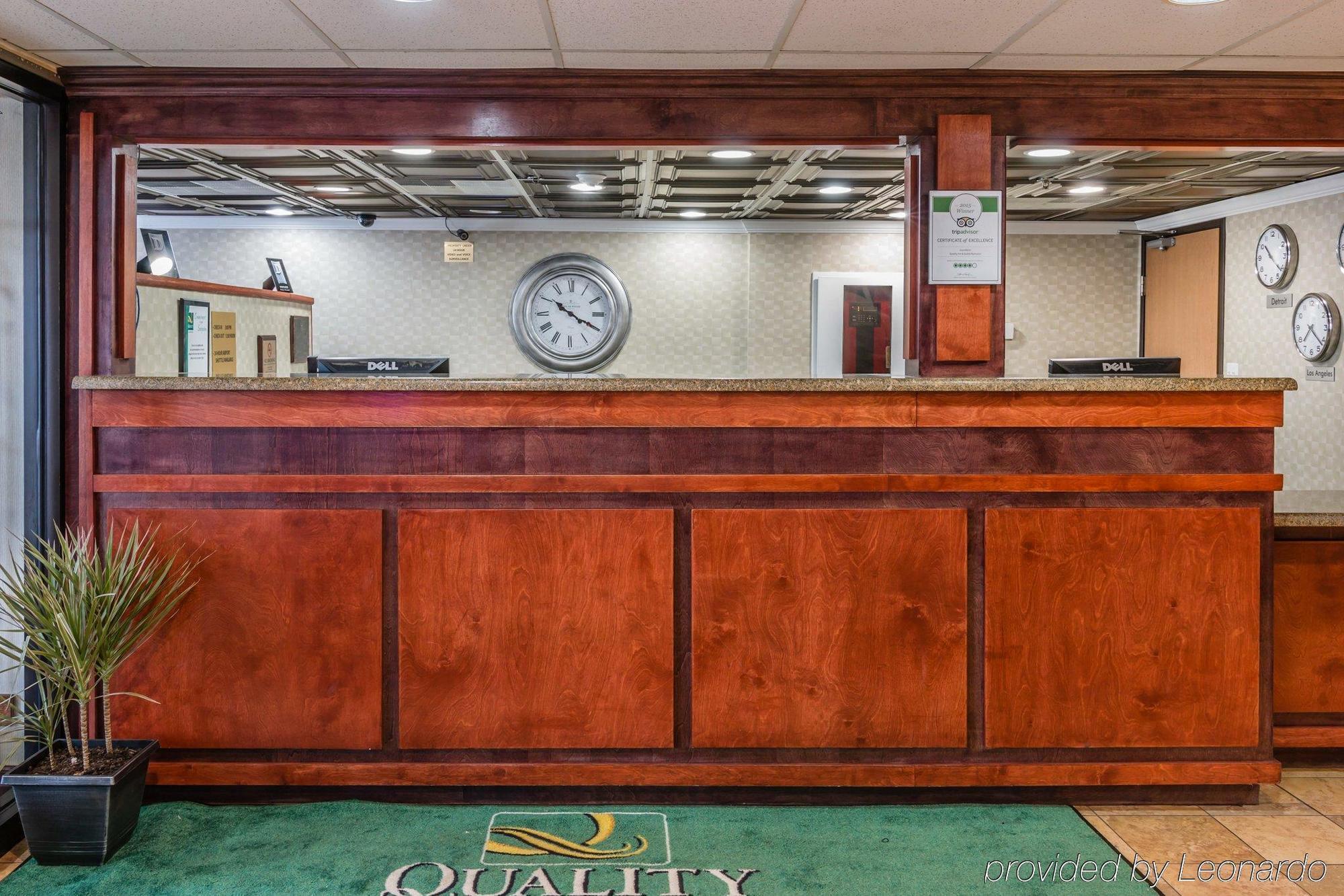 Quality Inn & Suites Detroit Metro Airport Romulus Exterior foto